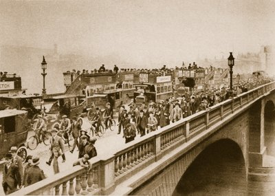 Monday morning rush hour on London Bridge by English Photographer